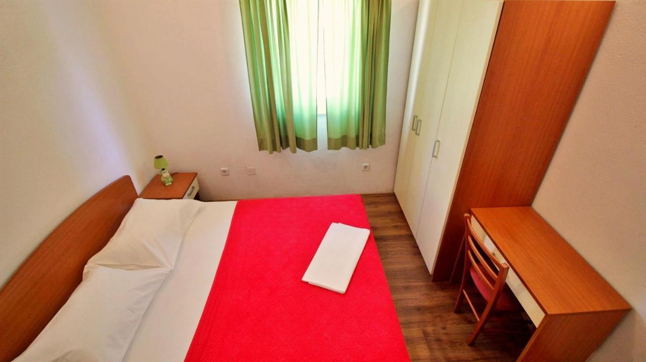 Apartments Marko Nemira Оміш Екстер'єр фото
