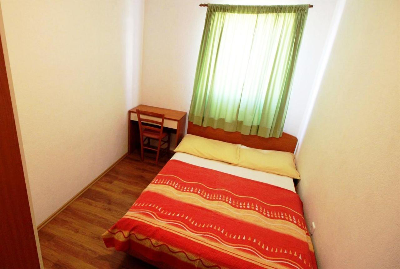 Apartments Marko Nemira Оміш Екстер'єр фото