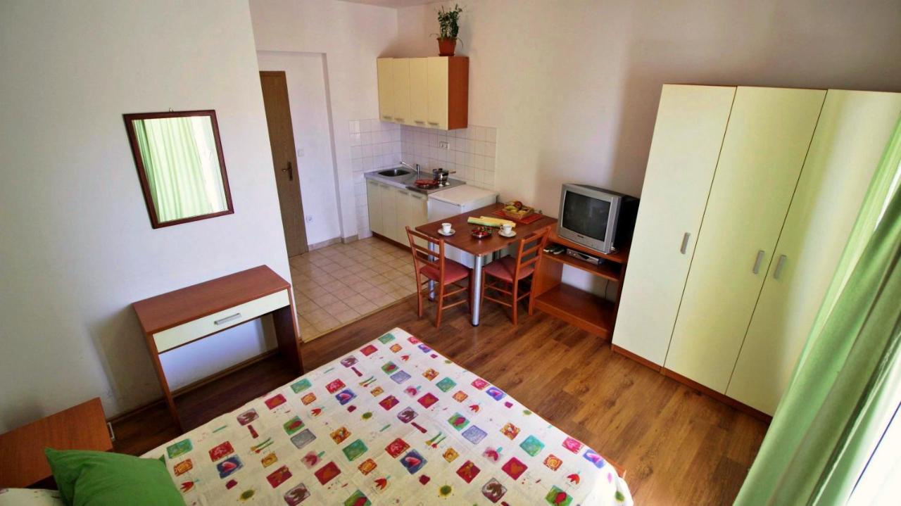 Apartments Marko Nemira Оміш Екстер'єр фото