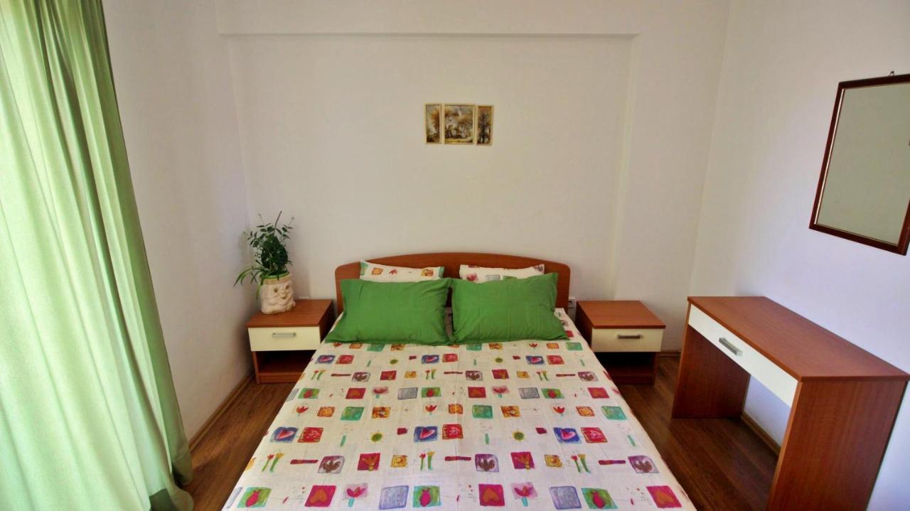 Apartments Marko Nemira Оміш Екстер'єр фото