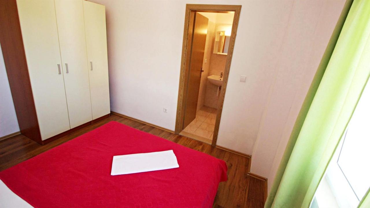 Apartments Marko Nemira Оміш Екстер'єр фото