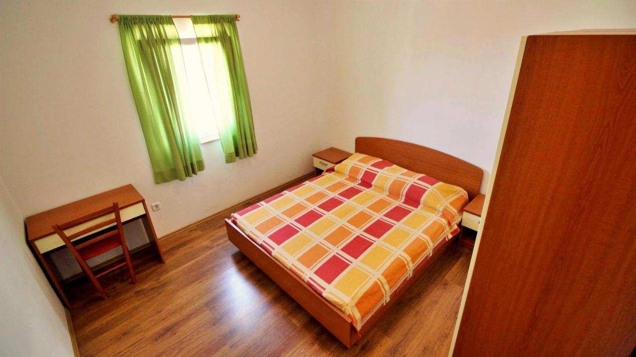 Apartments Marko Nemira Оміш Екстер'єр фото
