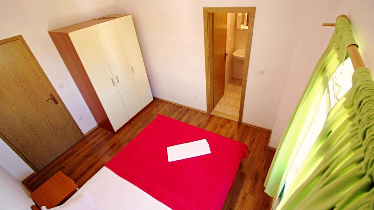 Apartments Marko Nemira Оміш Екстер'єр фото