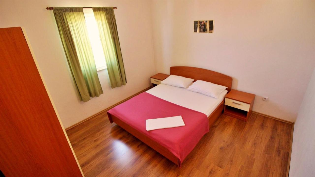 Apartments Marko Nemira Оміш Екстер'єр фото