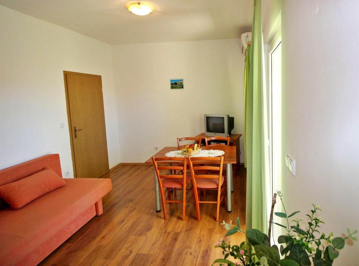 Apartments Marko Nemira Оміш Екстер'єр фото