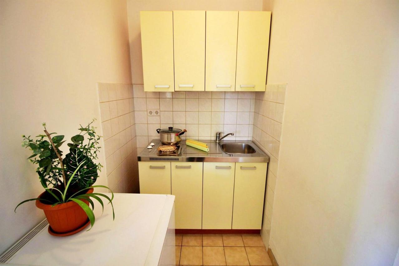 Apartments Marko Nemira Оміш Екстер'єр фото