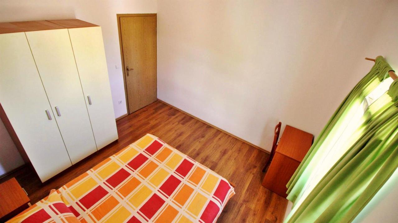 Apartments Marko Nemira Оміш Екстер'єр фото